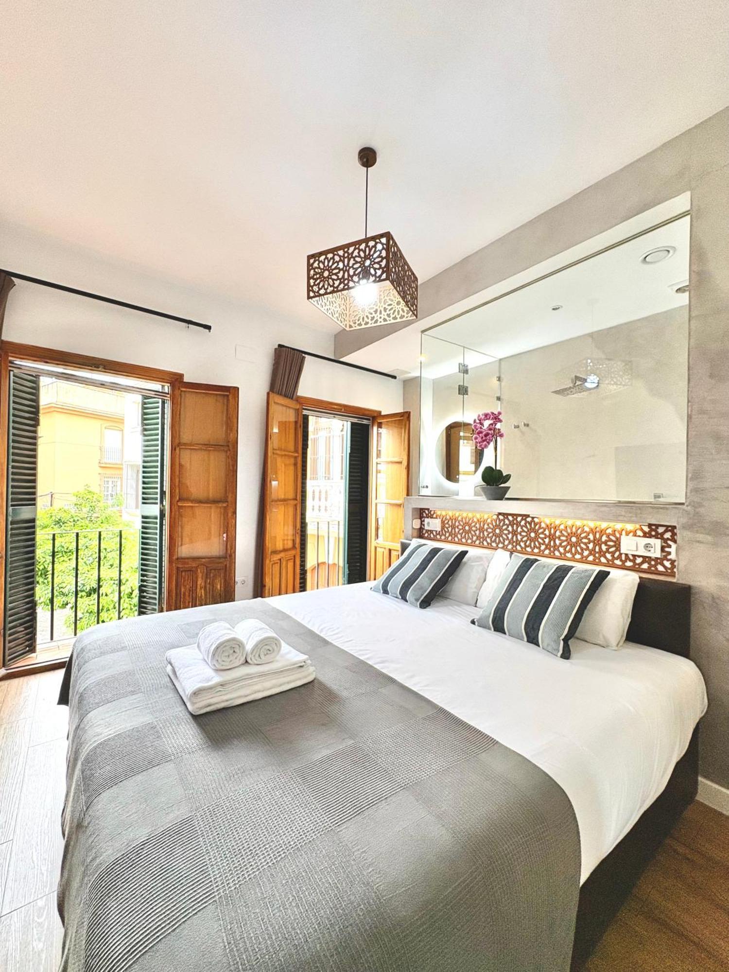Unique House - Private Spa&Pool -StayinСевиля Екстериор снимка
