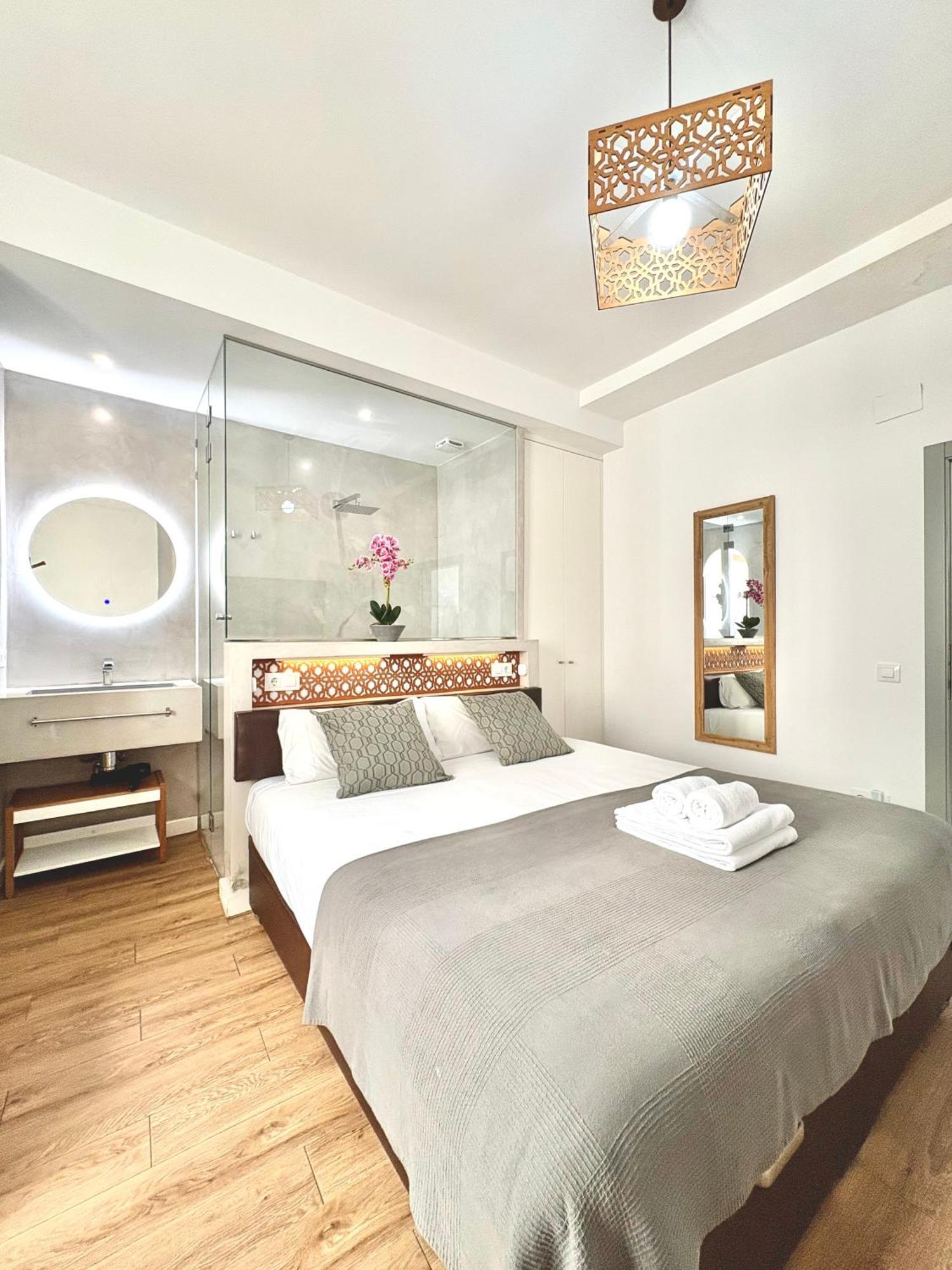 Unique House - Private Spa&Pool -StayinСевиля Екстериор снимка
