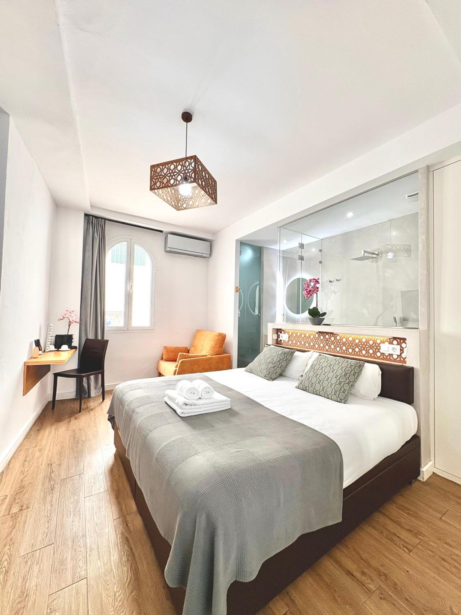 Unique House - Private Spa&Pool -StayinСевиля Екстериор снимка