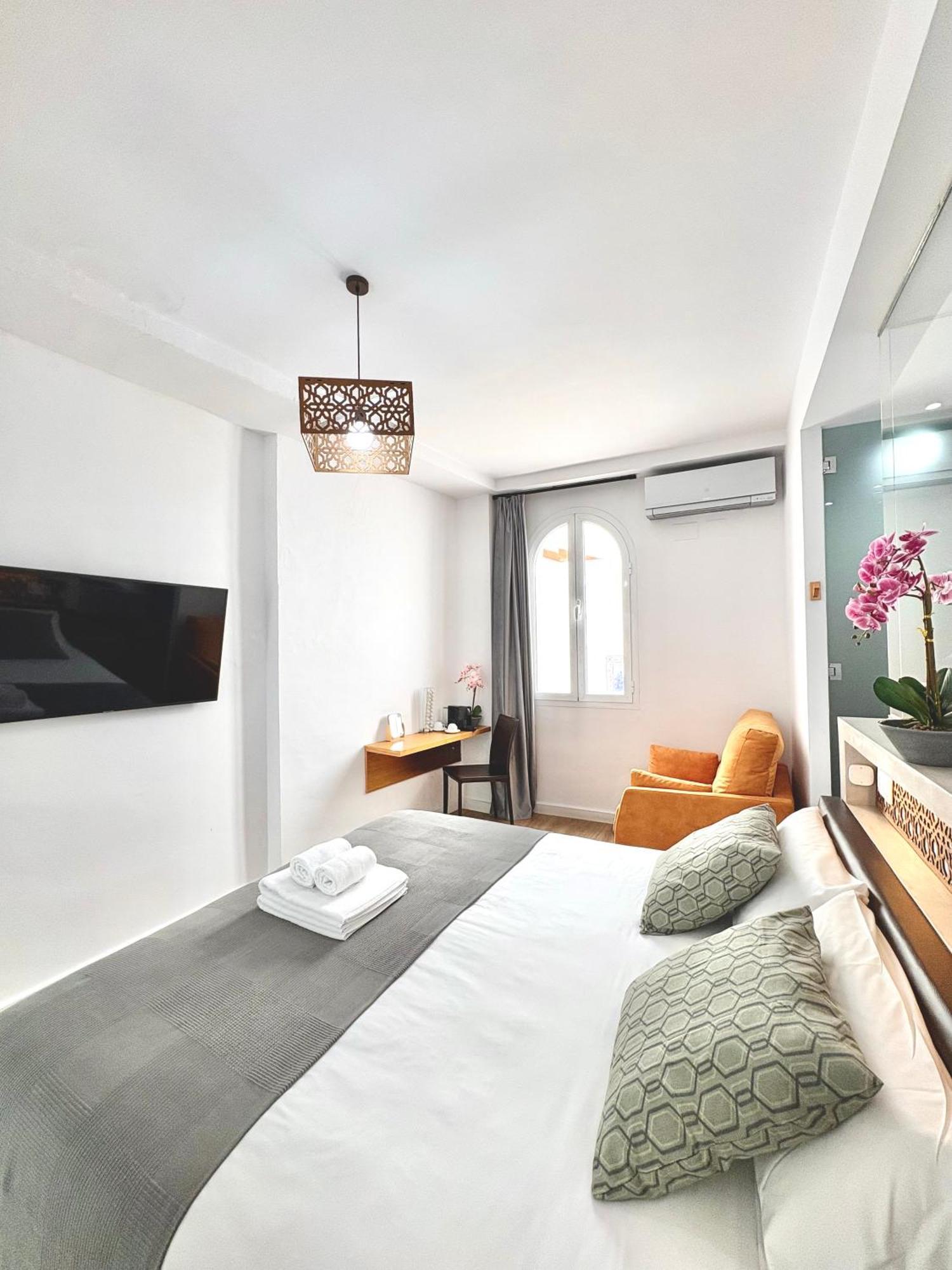 Unique House - Private Spa&Pool -StayinСевиля Екстериор снимка