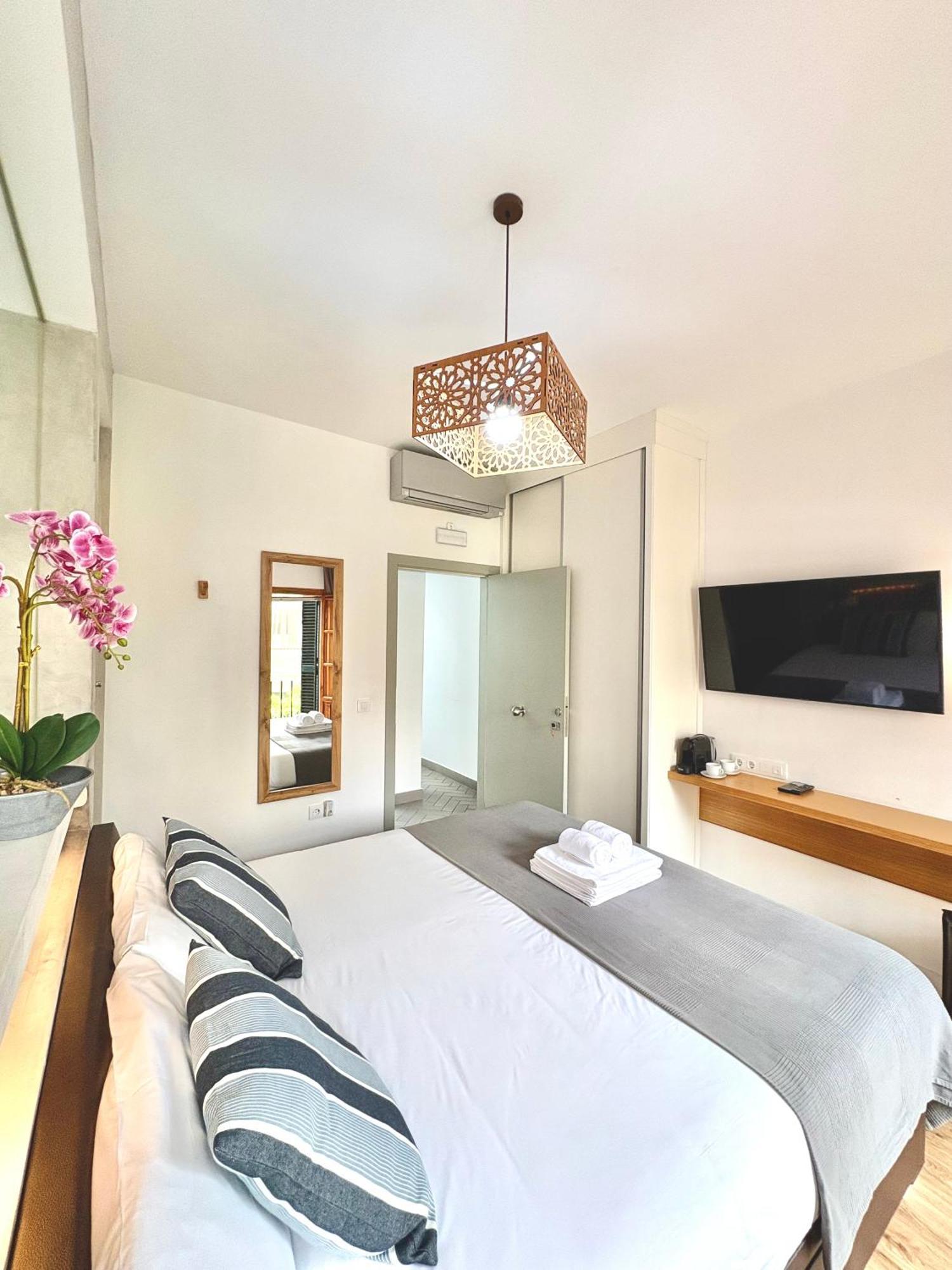 Unique House - Private Spa&Pool -StayinСевиля Екстериор снимка