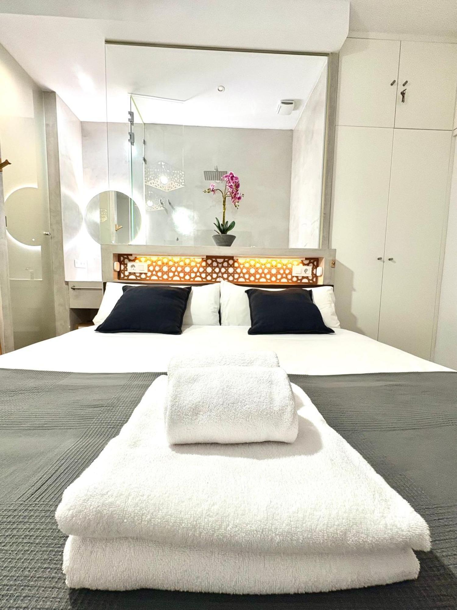 Unique House - Private Spa&Pool -StayinСевиля Екстериор снимка