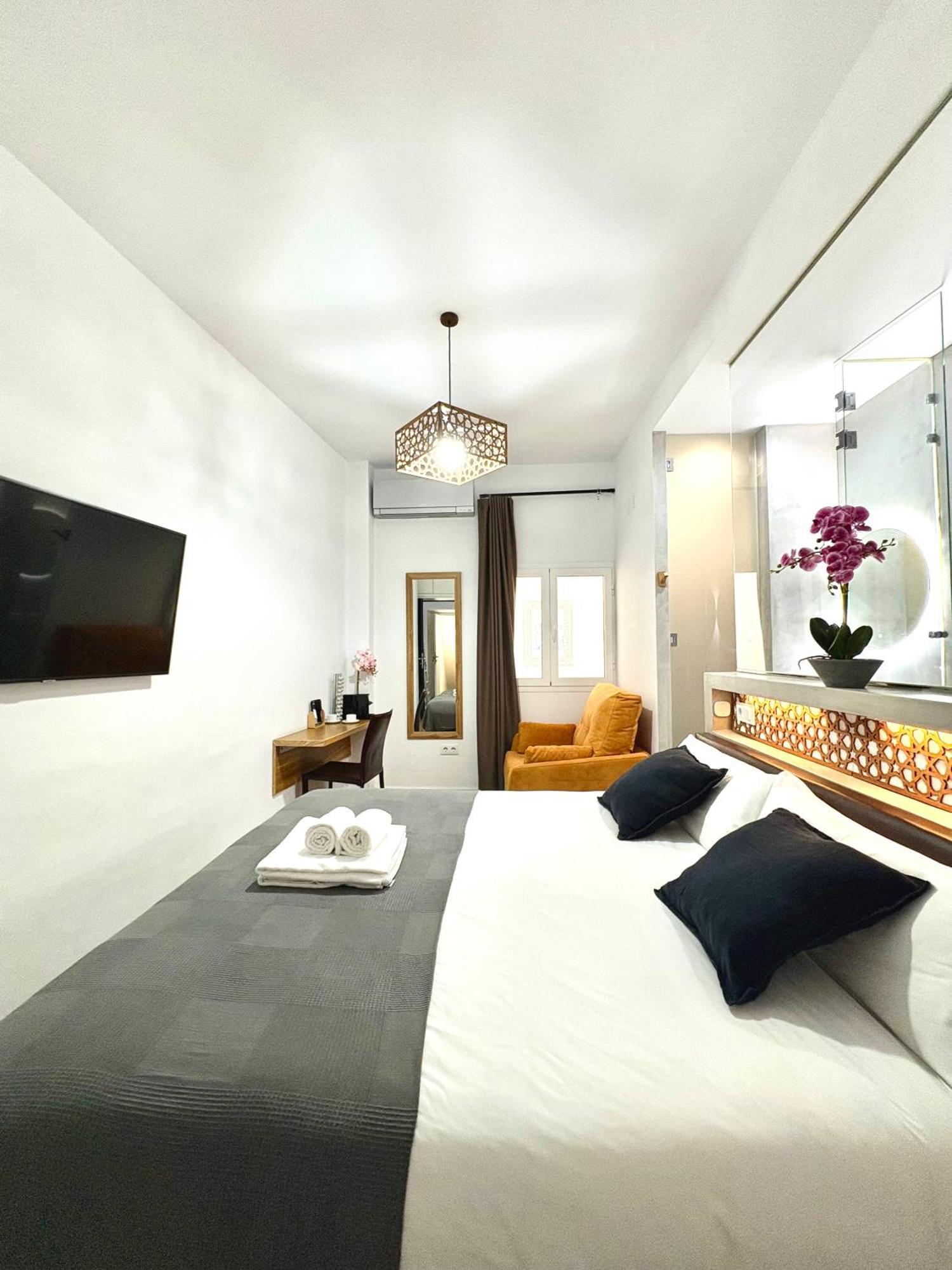 Unique House - Private Spa&Pool -StayinСевиля Екстериор снимка